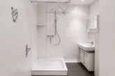 Badezimmer - Vermietete 2-Zimmer-Wohnung mit Tiefgarage und Wasserblick