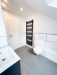 Bad - Kernsaniertes 1-Zimmer-Dachgeschossapartment mit Stellplatz – zentral in Lehrte gelegen