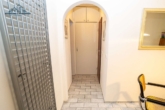 Durchgang Schlafbereich - Großzügige 3,5-Zimmer-Wohnung mit Terrasse und Balkon in zentraler Lage von Garbsen