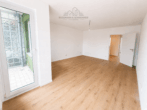 Wohnzimmer - Sanierte 2-Zimmer-Wohnung mit Balkon und Stellplatz in Berenbostel
