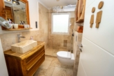 EG - Badezimmer - Modernisiertes Einfamilienhaus mit Pool, PV-Anlage & Ausbaupotenzial in Garbsen-Havelse