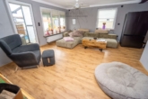 EG - Wohnzimmer - Modernisiertes Einfamilienhaus mit Pool, PV-Anlage & Ausbaupotenzial in Garbsen-Havelse