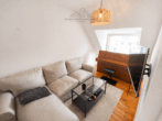 Wohnzimmer möbeliert - Gemütliche Stadtwohnung mit Holzdielen und Badewanne im beliebten Pelikanviertel