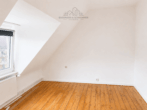 Schlafzimmer - Gemütliche Stadtwohnung mit Holzdielen und Badewanne im beliebten Pelikanviertel