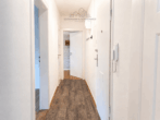 Flur - Gemütliche Stadtwohnung mit Holzdielen und Badewanne im beliebten Pelikanviertel