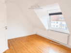 Schlafzimmer - Gemütliche Stadtwohnung mit Holzdielen und Badewanne im beliebten Pelikanviertel