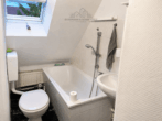 Badezimmer - Gemütliche Stadtwohnung mit Holzdielen und Badewanne im beliebten Pelikanviertel