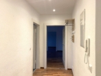 Flur - Helle 2-Zimmer-Dachgeschosswohnung in begehrter Südstadtlage