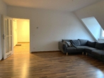 Wohnzimmer - Helle 2-Zimmer-Dachgeschosswohnung in begehrter Südstadtlage